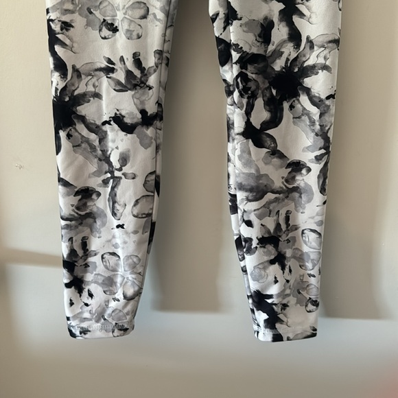 Balance Collection High Rise Leggings - Picture 4 of 7